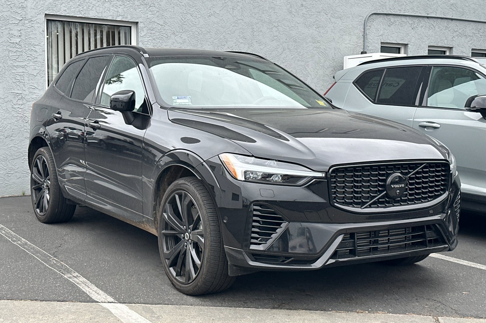 Used 2024 Volvo XC60 T8 Ultimate w/ Protection Package Premier image 2