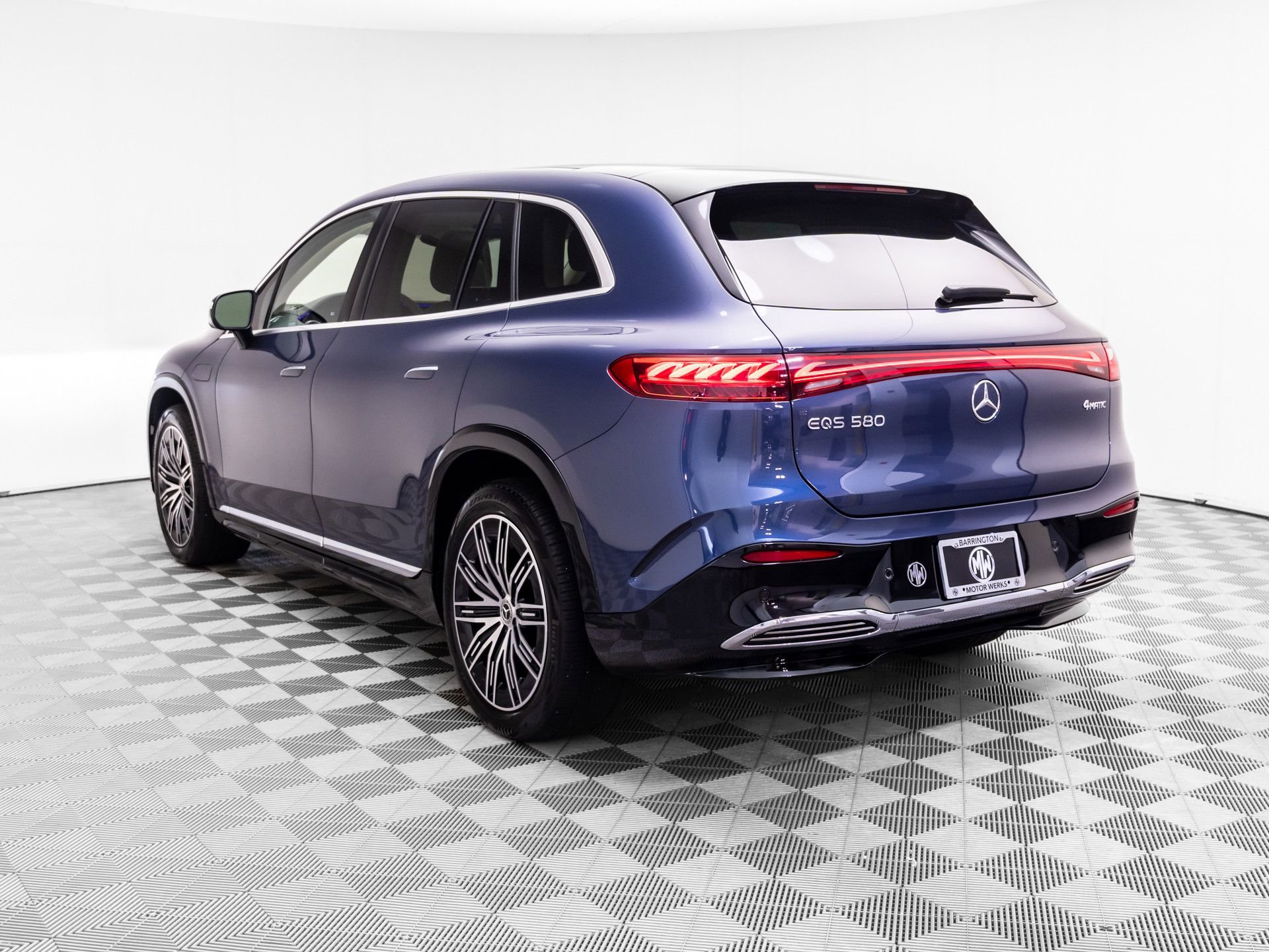 Used 2023 Mercedes-Benz EQS 580 4MATIC SUV image 3