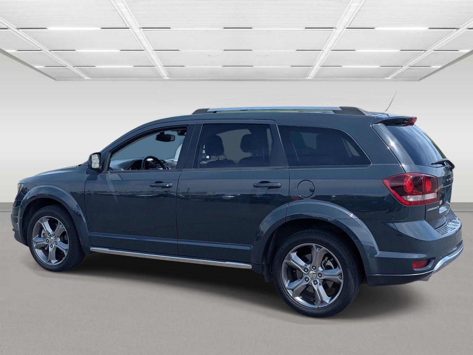 Used 2017 Dodge Journey Crossroad FWD image 3