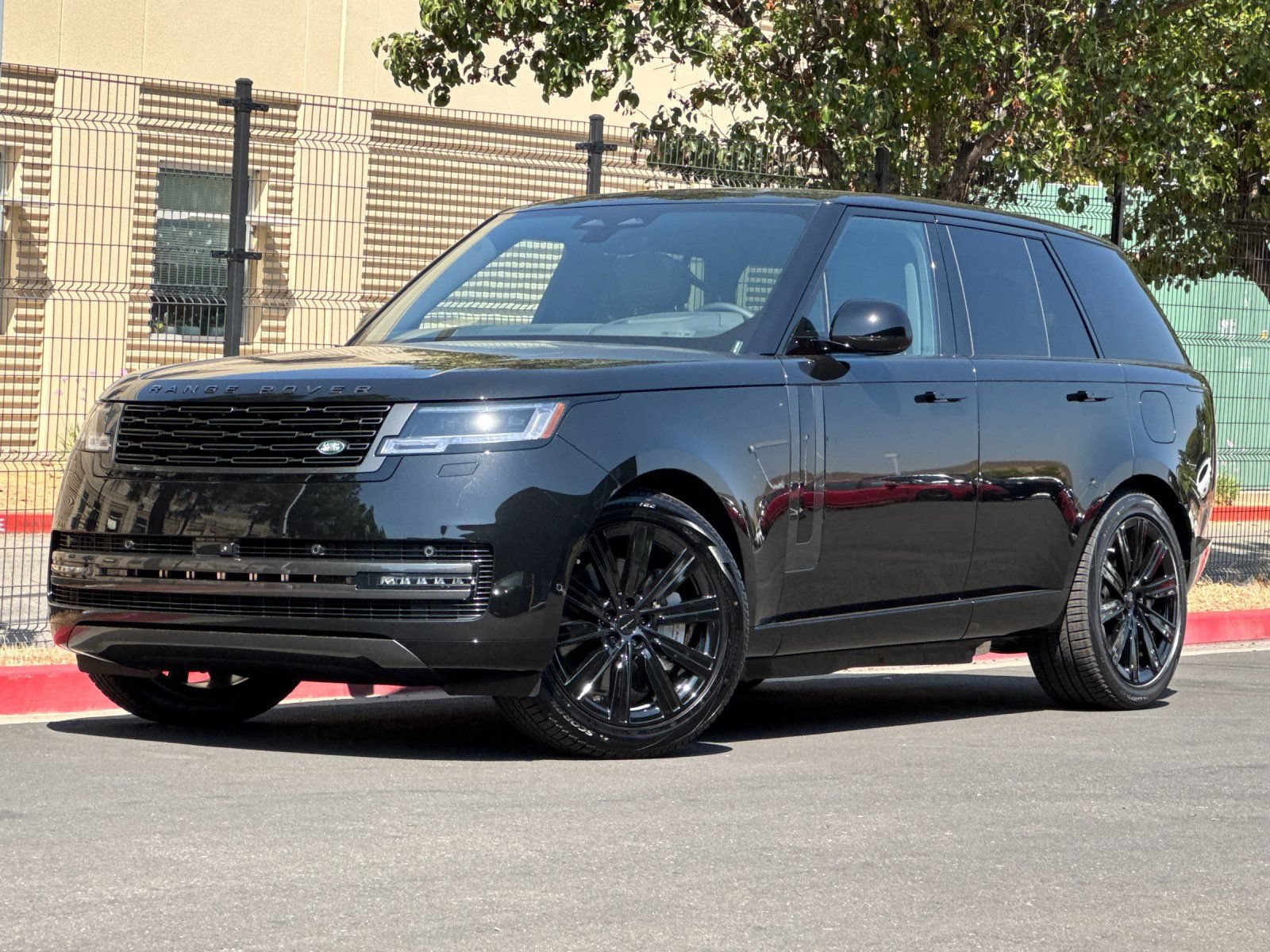 New 2026 Land Rover Range Rover SE AWD/4WD image 1