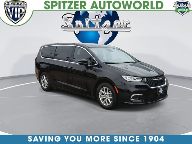 Used 2025 Chrysler Pacifica Select FWD image 3