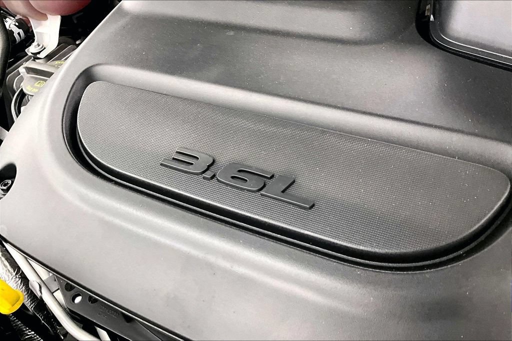 Used 2023 Chrysler Pacifica Touring-L FWD image 35