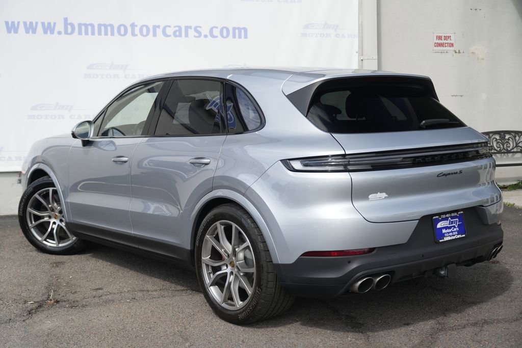 Used 2024 Porsche Cayenne S w/ Sport Chrono Package AWD/4WD image 4