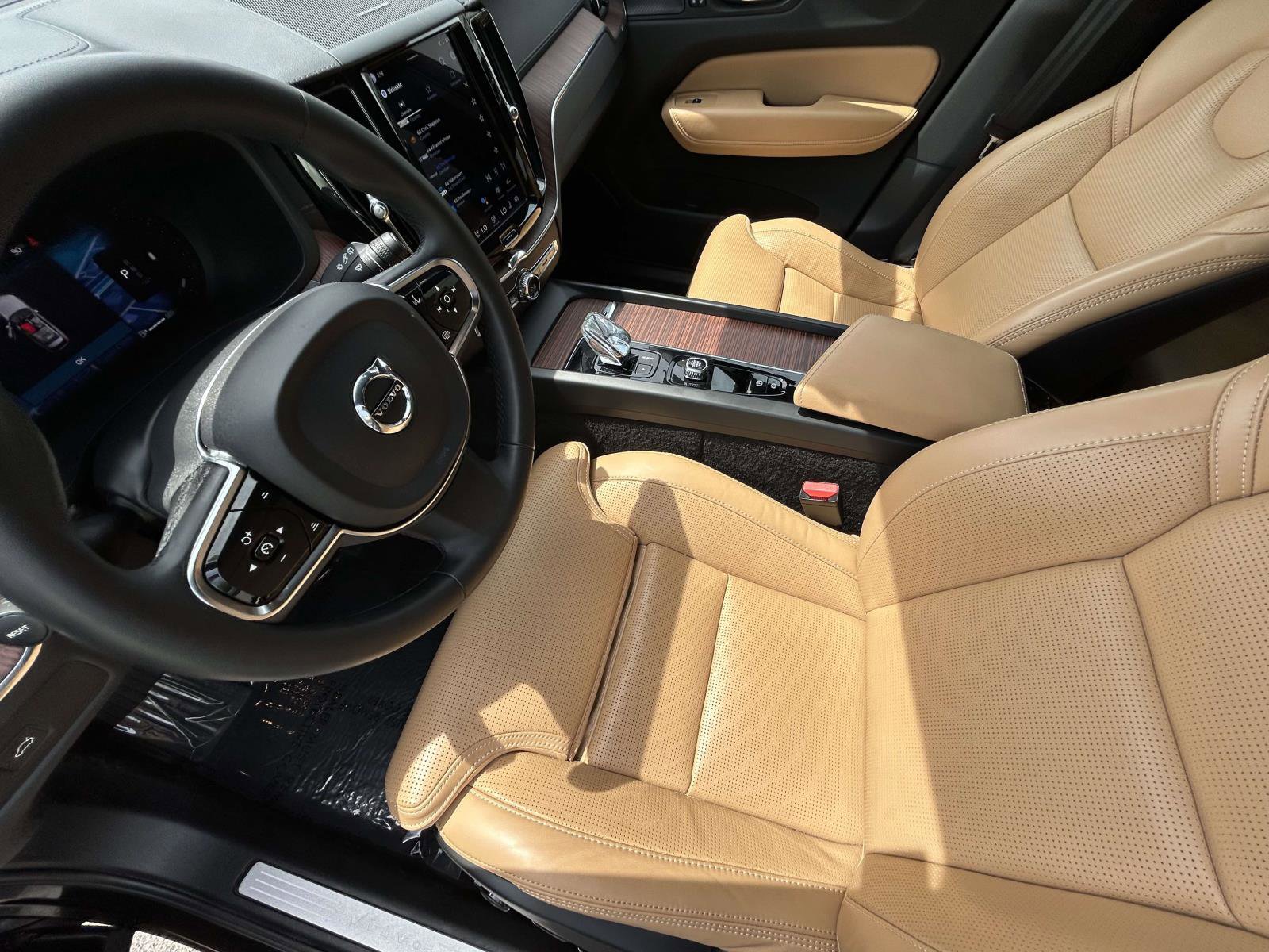 Certified 2023 Volvo XC60 B5 Ultimate image 10