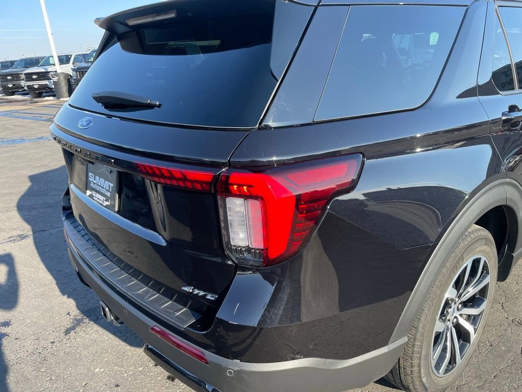 Used 2025 Ford Explorer ST-Line AWD/4WD image 40