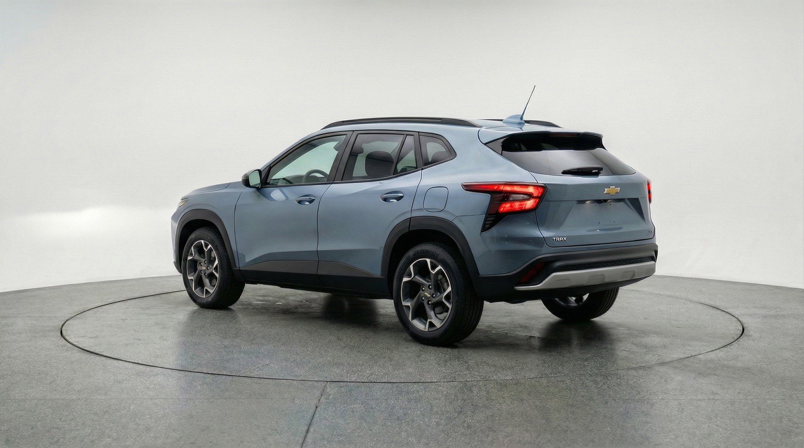 Used 2025 Chevrolet Trax LT w/ LT Convenience Package image 6