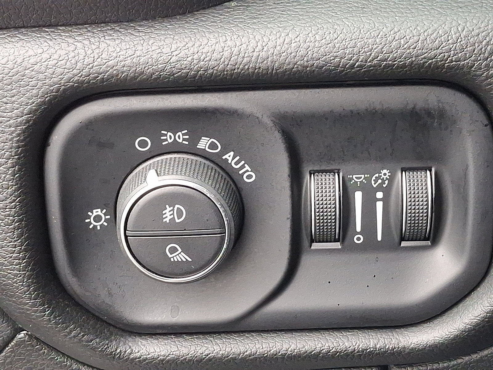 Certified 2025 RAM 1500 Laramie image 25