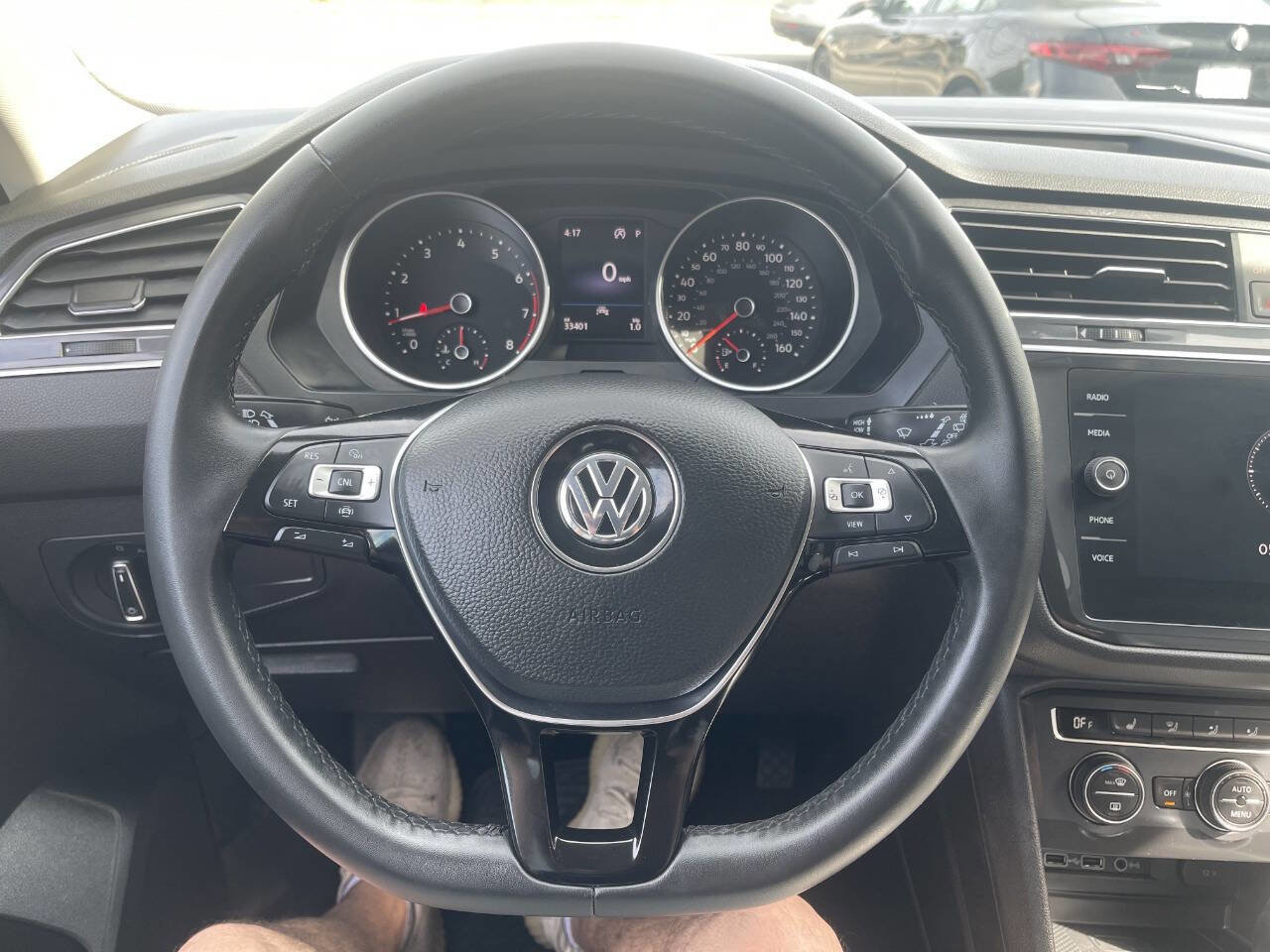Used 2020 Volkswagen Tiguan SE image 28