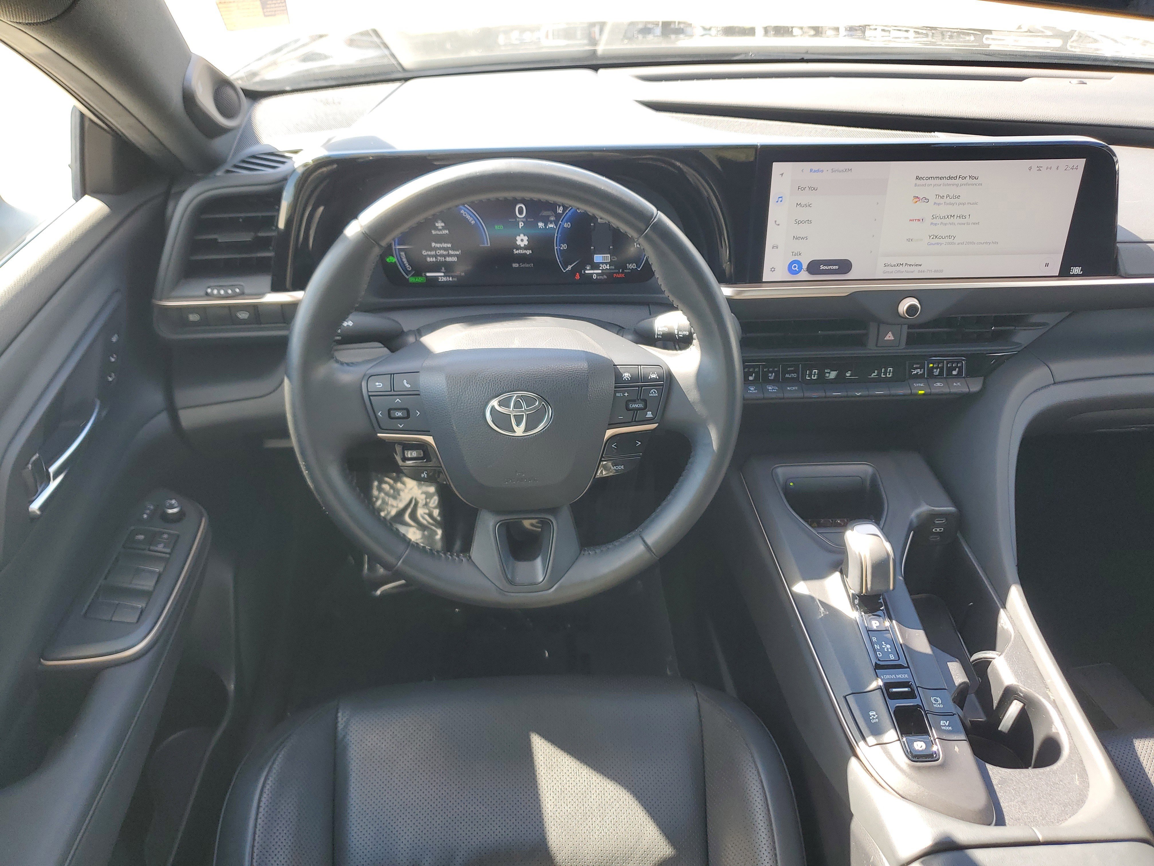 Used 2023 Toyota Crown Limited image 18