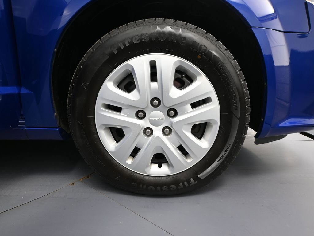 Used 2019 Dodge Grand Caravan SE w/ UConnect Hands-Free Group image 17