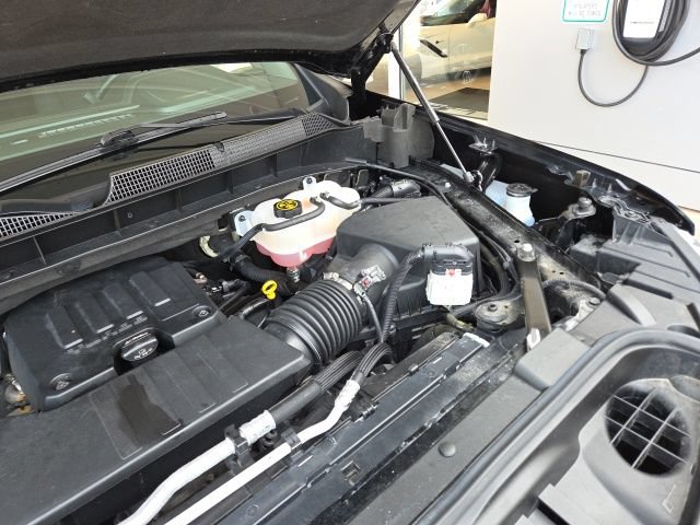 Used 2024 Chevrolet Silverado 1500 LT AWD/4WD image 75