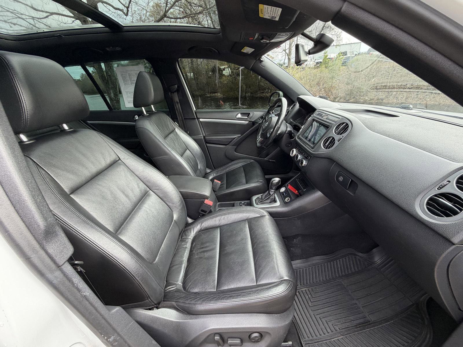 Used 2015 Volkswagen Tiguan R-Line image 14