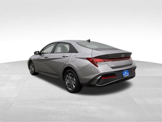 Used 2024 Hyundai Elantra SEL image 7