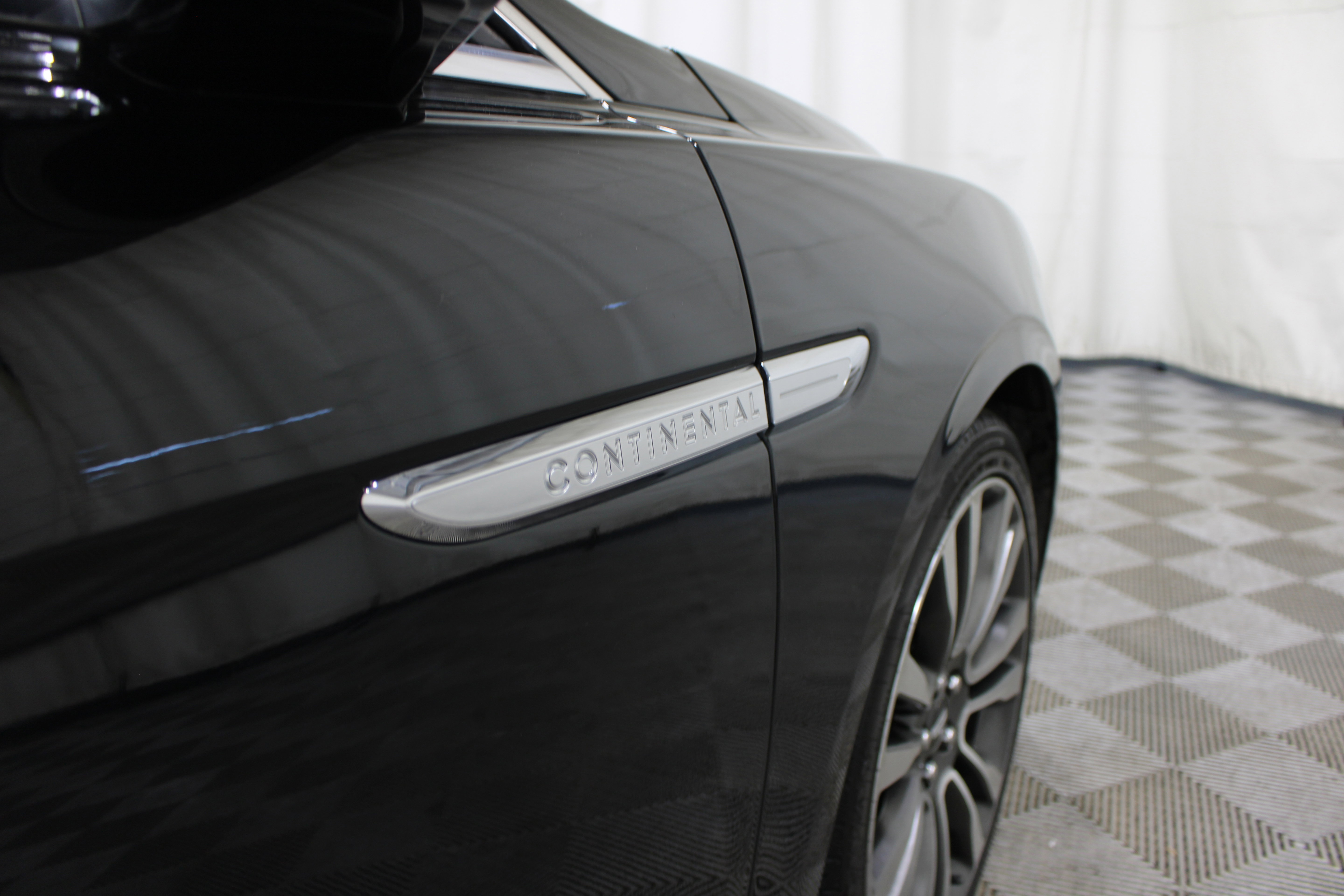 Used 2019 Lincoln Continental Reserve w/ Rear Seat Package FWD image 27