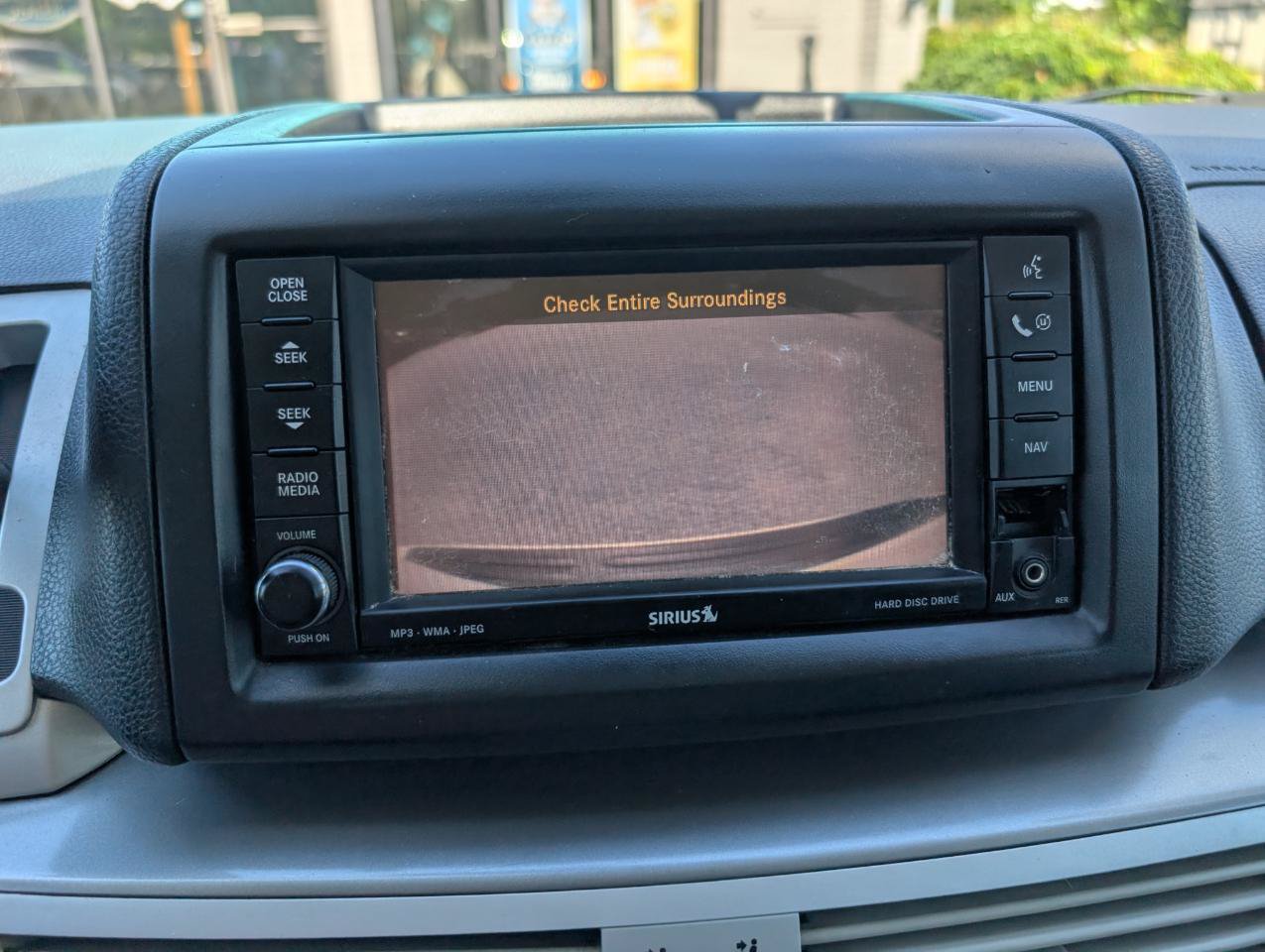 Used 2010 Volkswagen Routan SEL FWD image 26