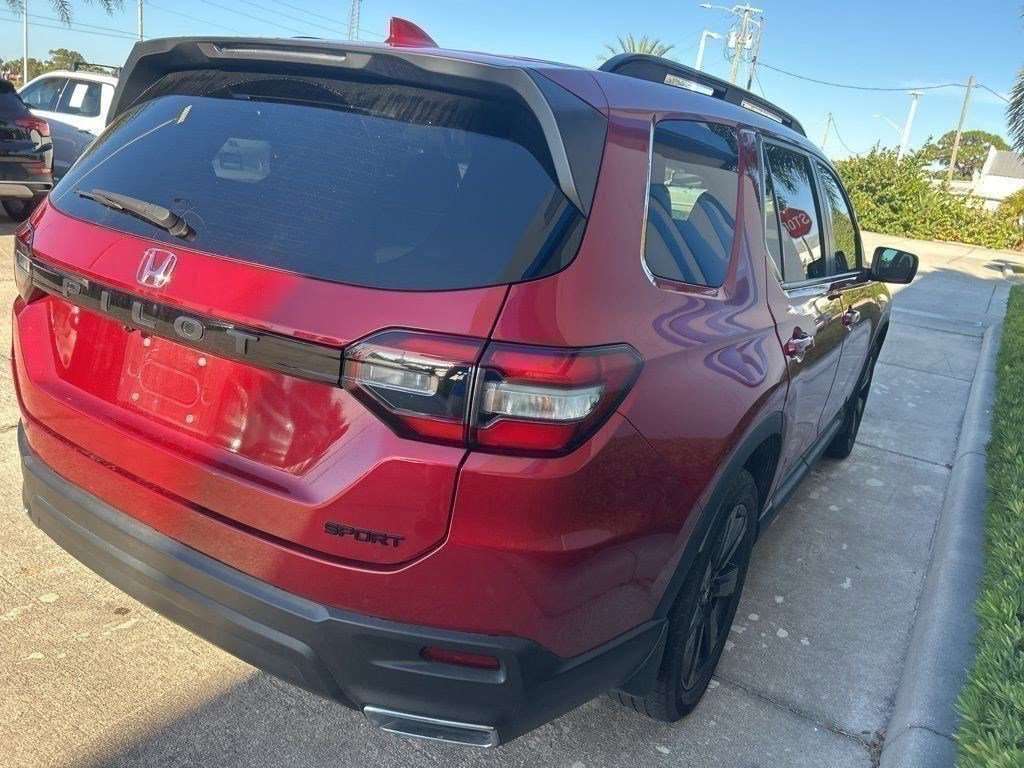 Used 2023 Honda Pilot Sport image 7