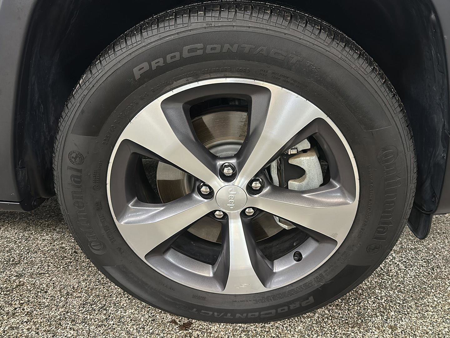 Certified 2022 Jeep Cherokee Limited AWD/4WD image 11