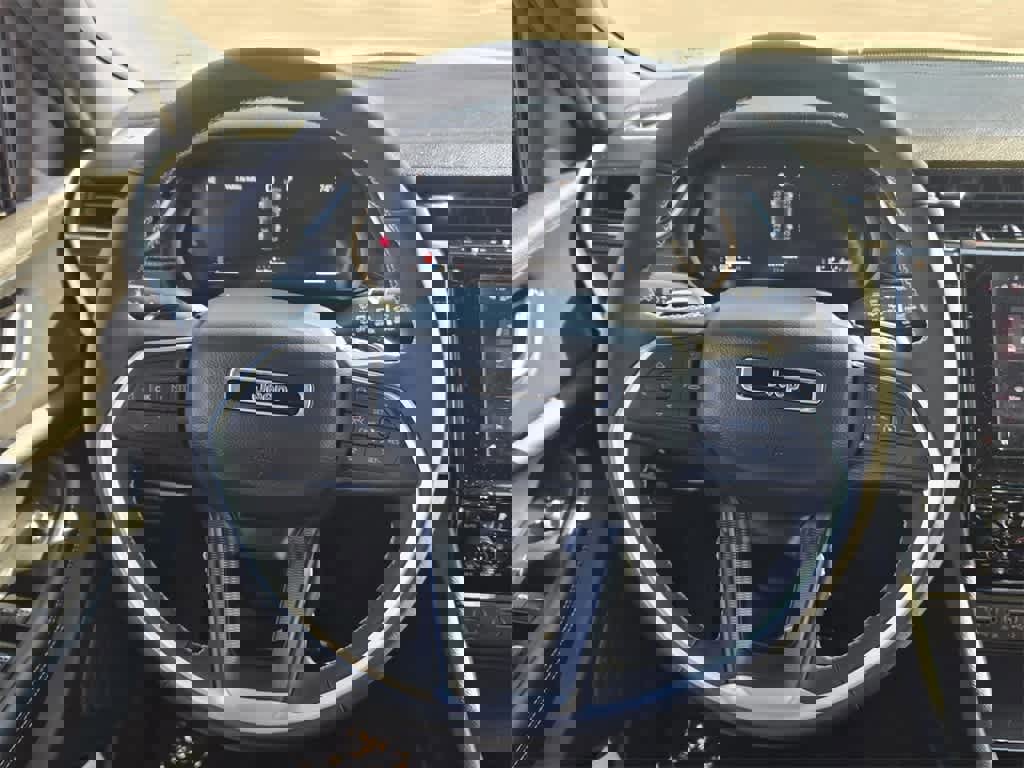 New 2025 Jeep Grand Cherokee Altitude image 21