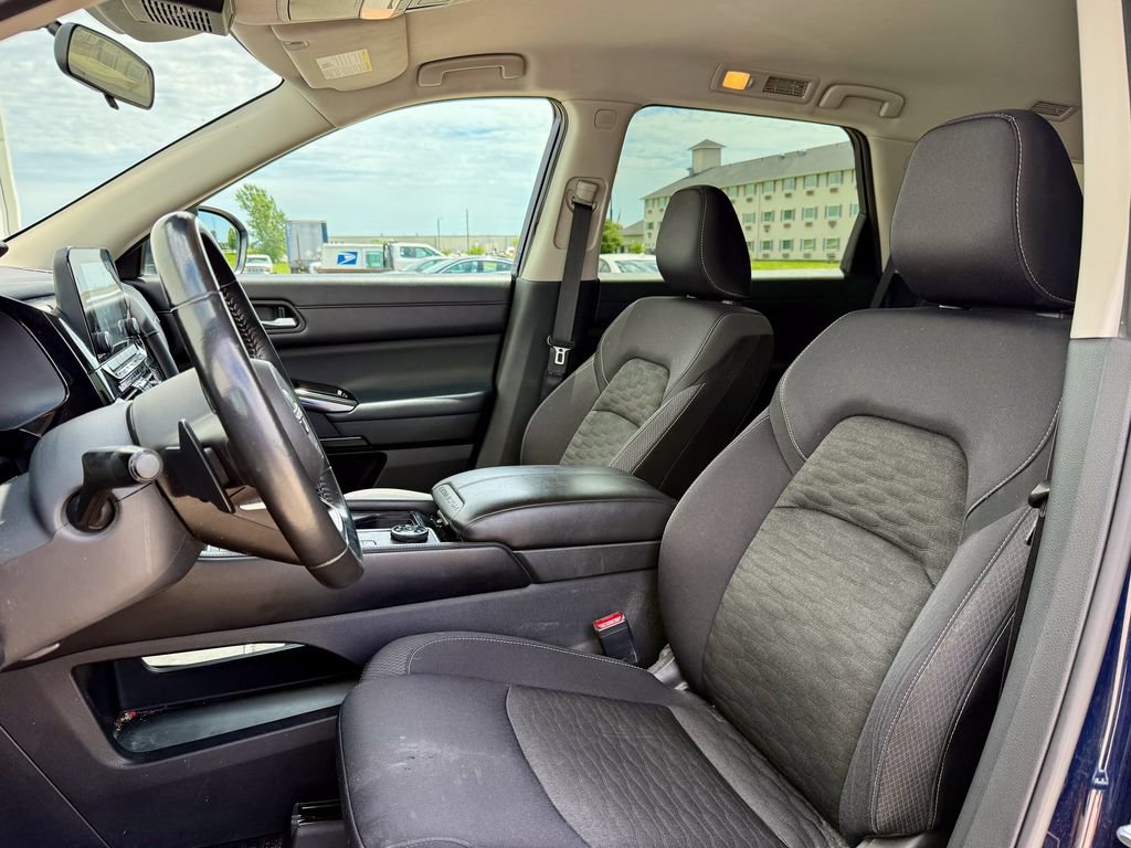 Used 2022 Nissan Pathfinder SV AWD/4WD image 11