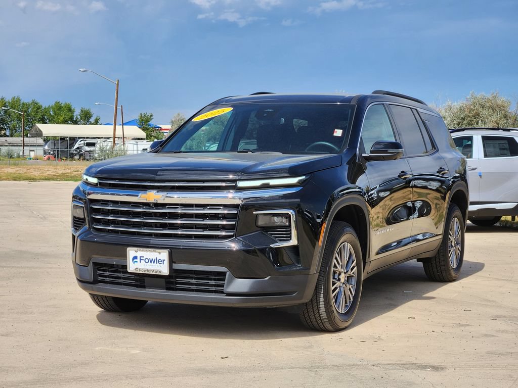 Used 2025 Chevrolet Traverse LT w/ Driver Confidence Package FWD image 2