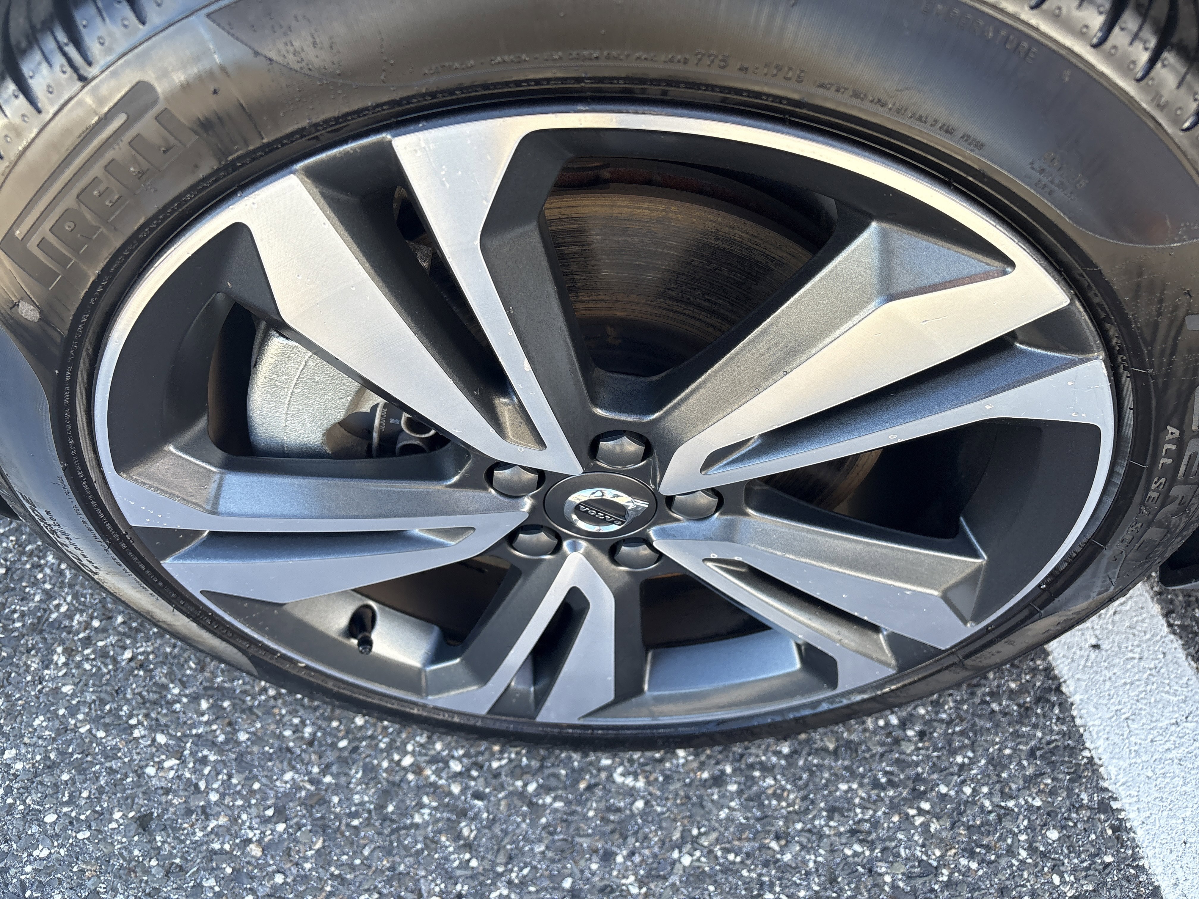 Certified 2025 Volvo V60 B5 Cross Country Plus image 4