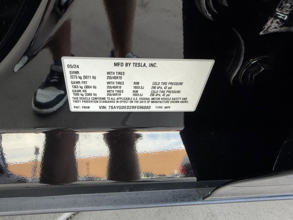 Used 2024 Tesla Model Y 2WD image 43