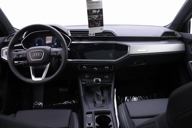 New 2025 Audi Q3 2.0T Premium image 8