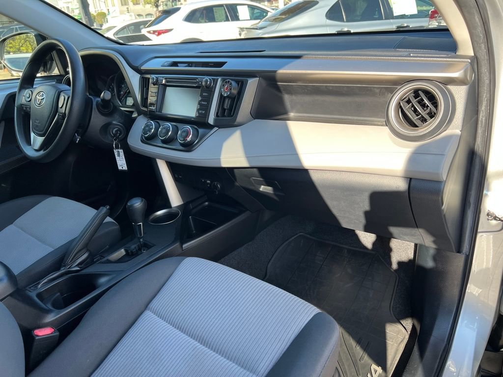 Used 2015 Toyota RAV4 LE image 20