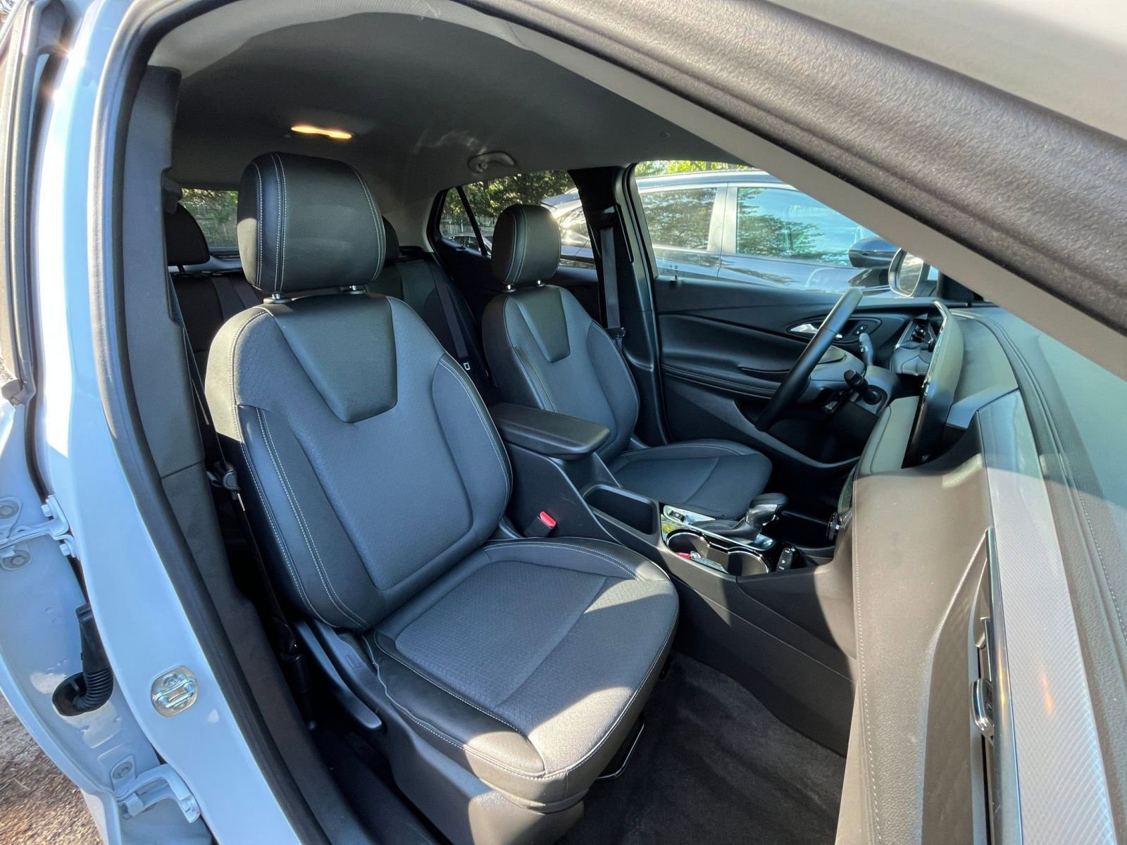 Used 2025 Buick Encore GX Preferred image 34