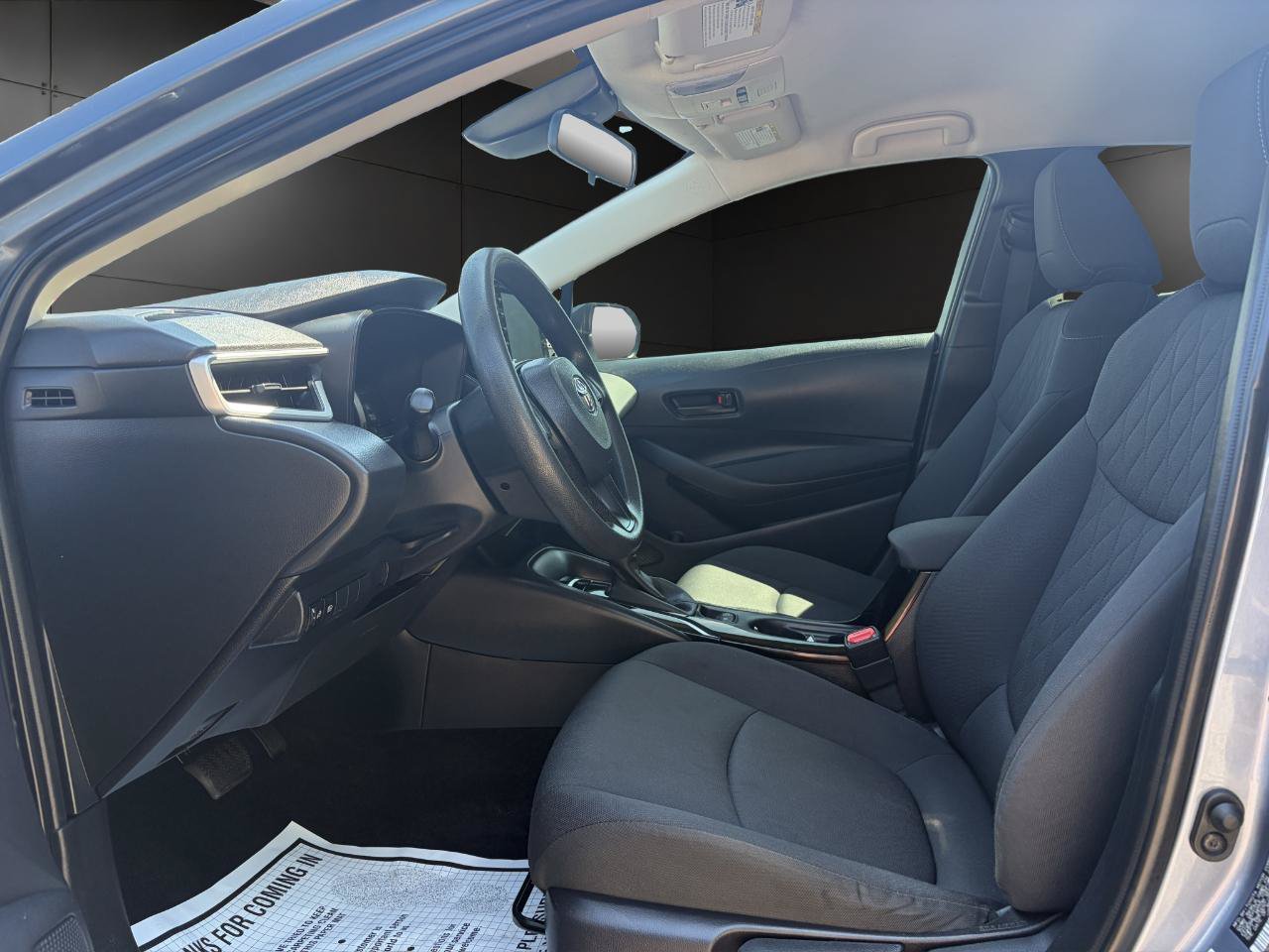 Used 2022 Toyota Corolla LE FWD image 9
