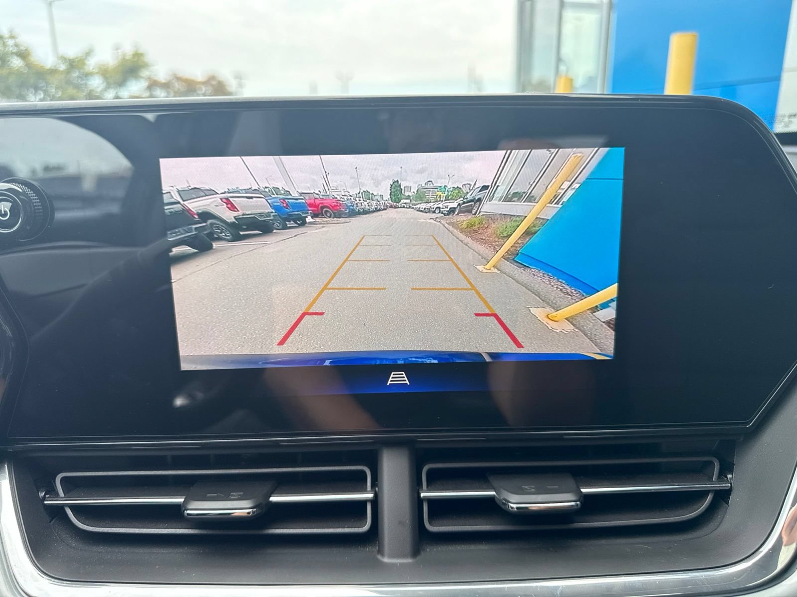 Used 2024 Chevrolet Trax LT w/ Sunroof Package FWD image 20