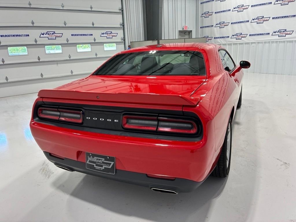 Used 2019 Dodge Challenger SXT RWD image 7