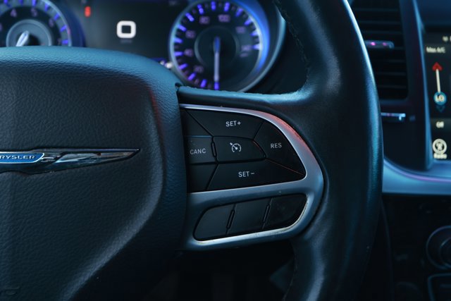 Used 2017 Chrysler 300 C RWD image 14