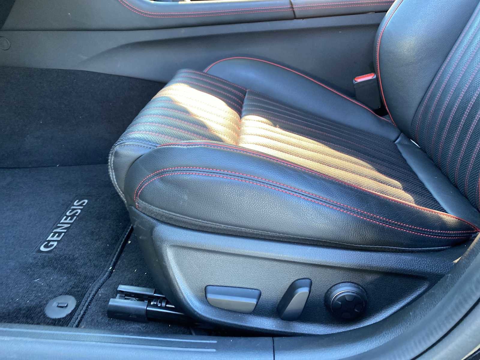 Used 2024 Genesis G70 2.5T w/ Sport Prestige Package image 26