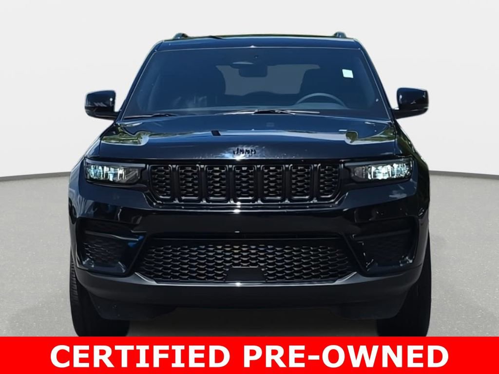 Used 2023 Jeep Grand Cherokee Altitude image 2