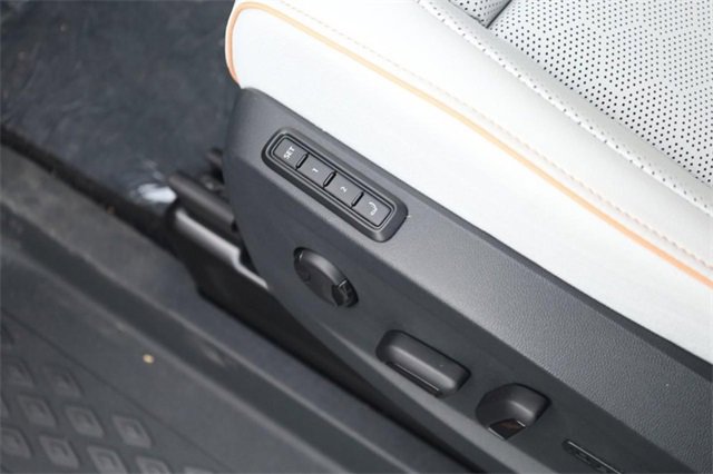 New 2025 Volkswagen ID. Buzz Pro S Plus image 13