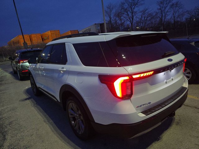 Used 2025 Ford Explorer Active w/ Active Comfort Package image 4