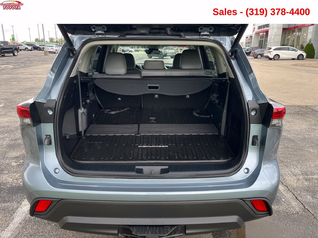 Used 2022 Toyota Highlander XLE AWD/4WD image 5