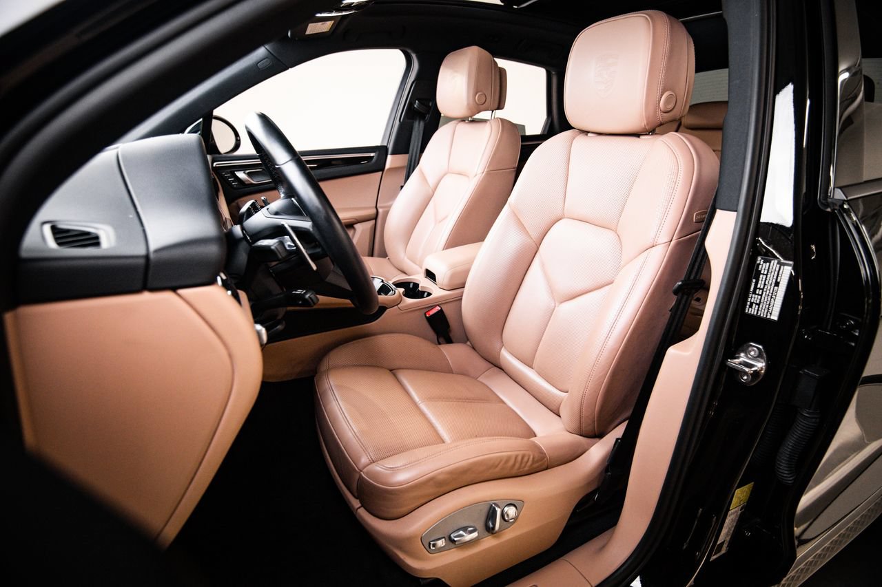 Certified 2023 Porsche Macan AWD/4WD image 5