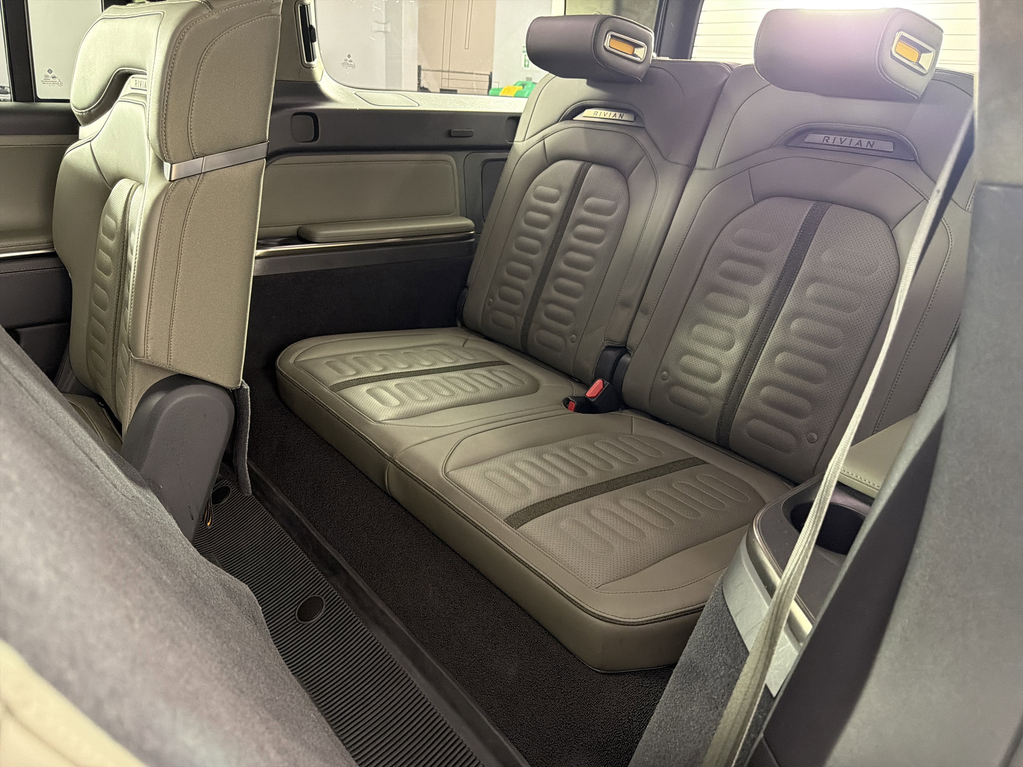 Used 2023 Rivian R1S Launch Edition image 26