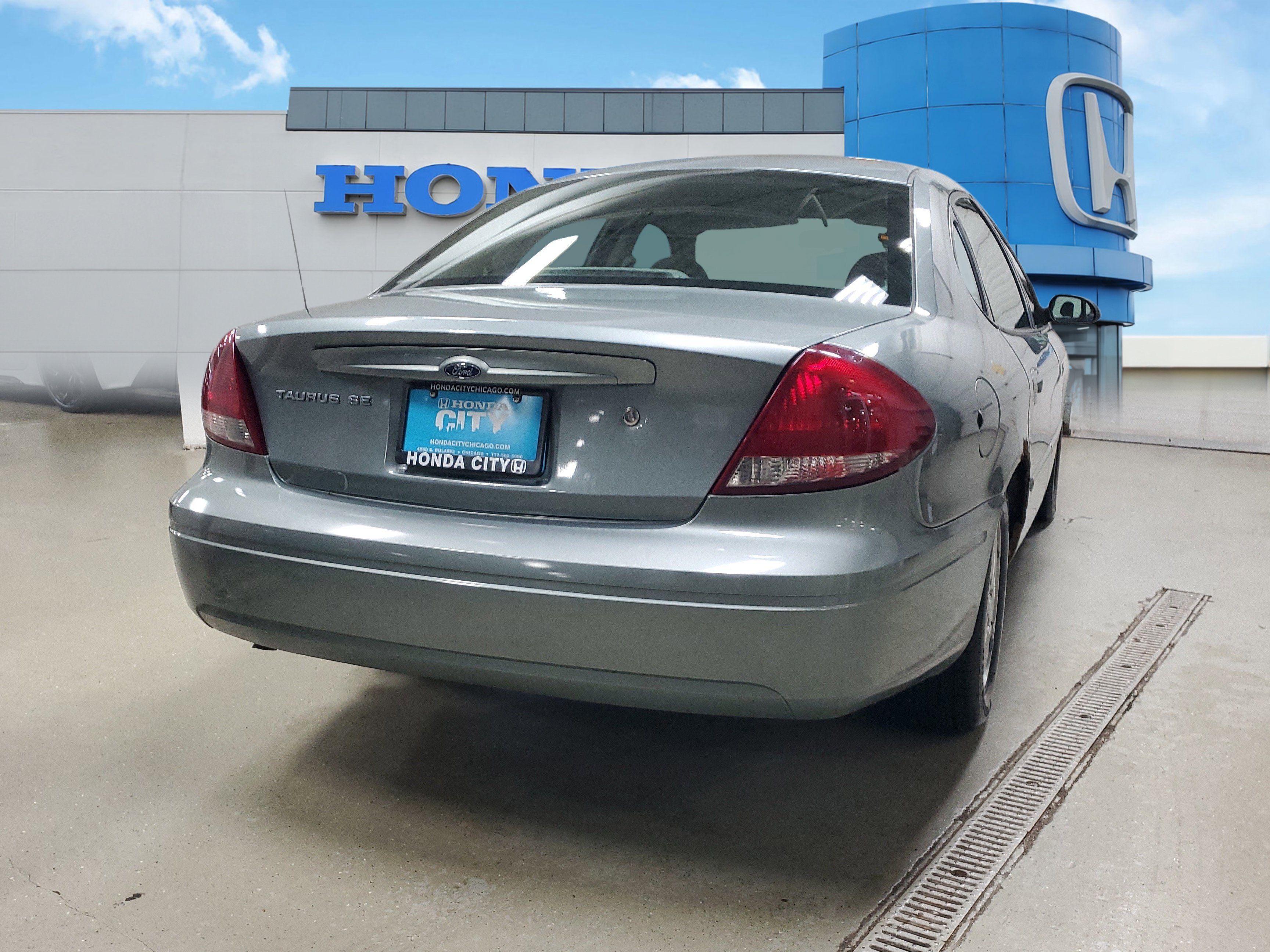 Used 2005 Ford Taurus SE FWD image 5