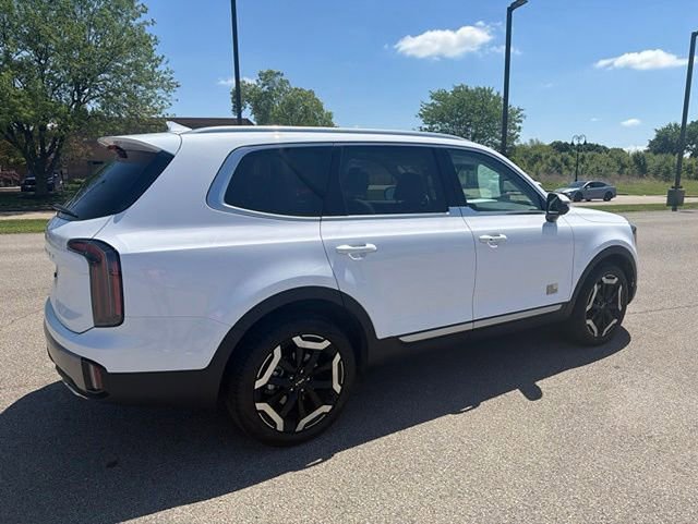 Used 2025 Kia Telluride EX w/ EX Captain's Chair Package FWD image 15