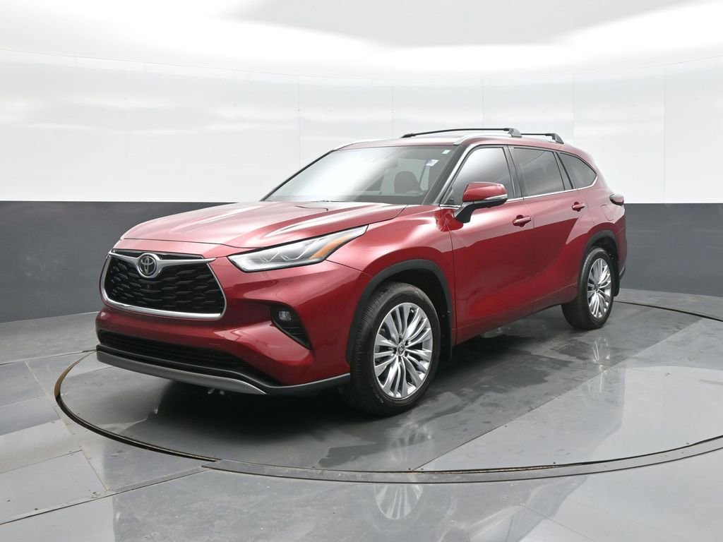 Certified 2025 Toyota Highlander LE image 5