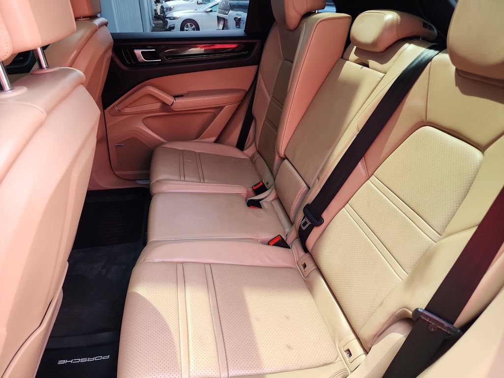 Used 2020 Porsche Cayenne AWD/4WD image 40