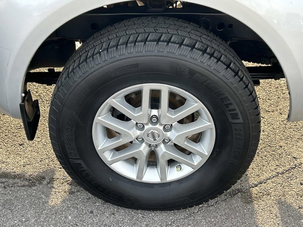 Used 2014 Nissan Frontier SV image 14