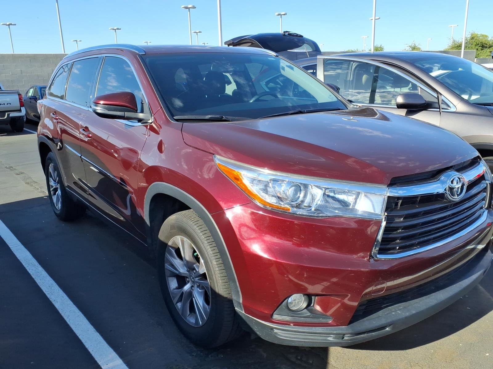 Used 2015 Toyota Highlander XLE FWD image 2