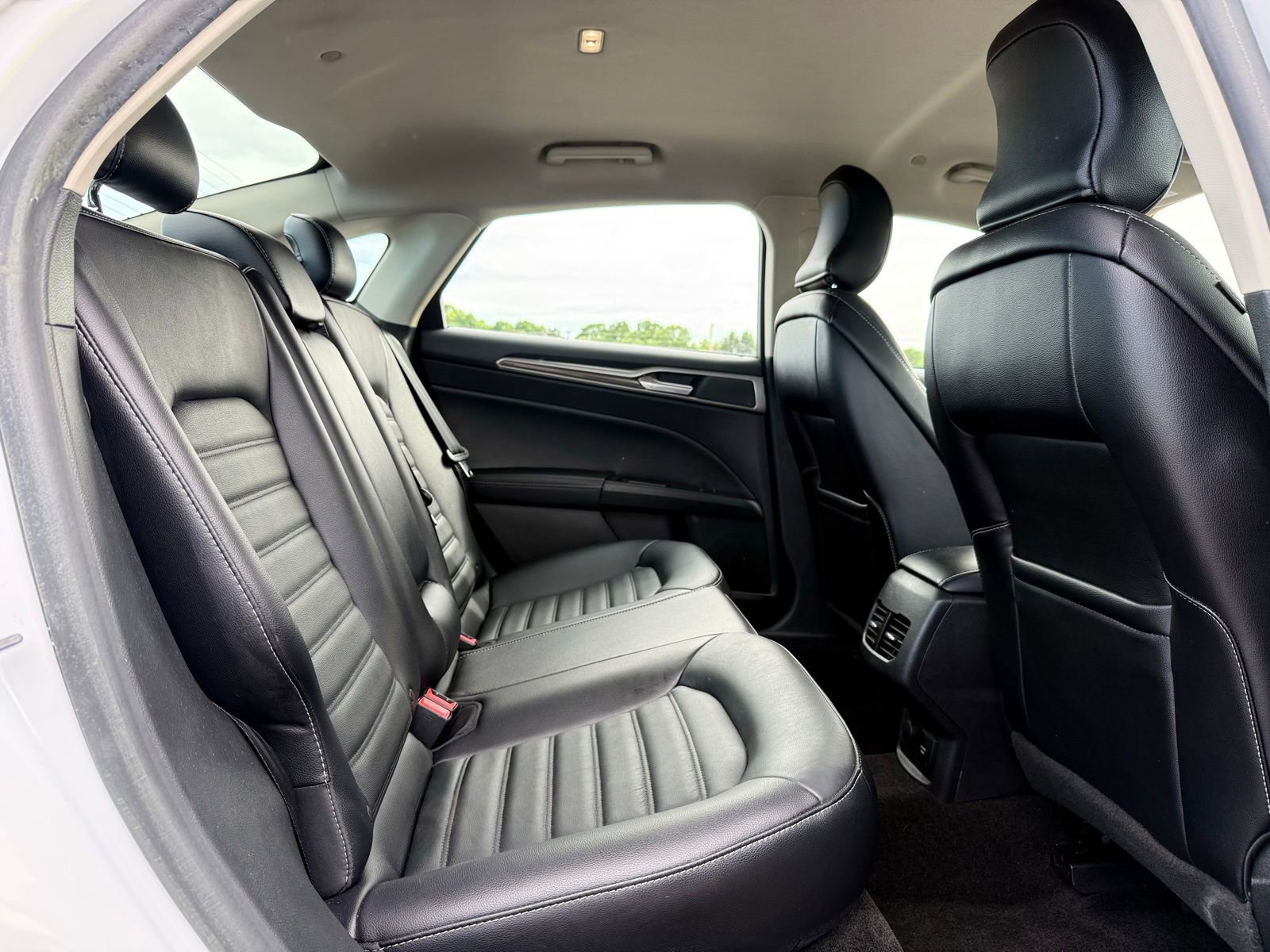 Used 2018 Ford Fusion SE w/ Equipment Group 602A FWD image 17