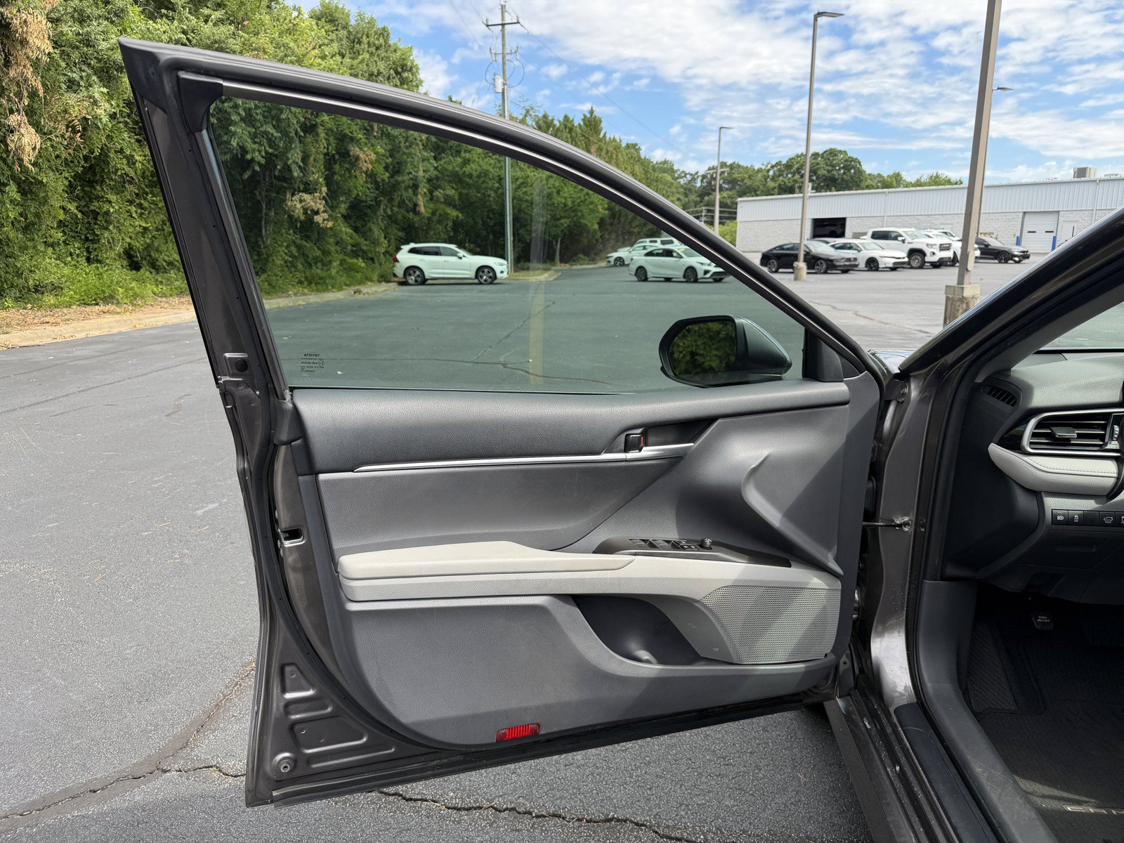 Used 2023 Toyota Camry LE FWD image 17
