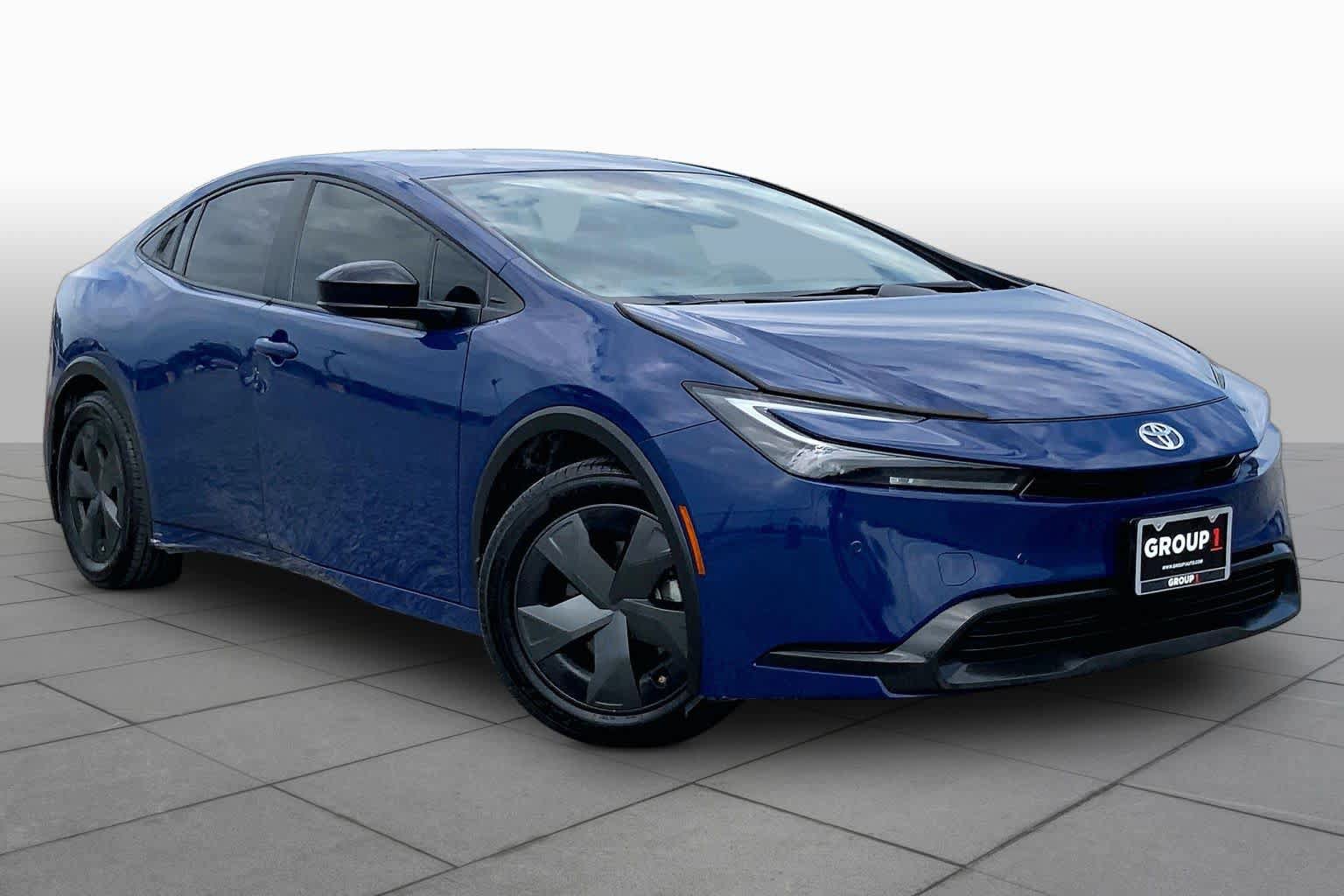 Used 2025 Toyota Prius LE FWD image 3