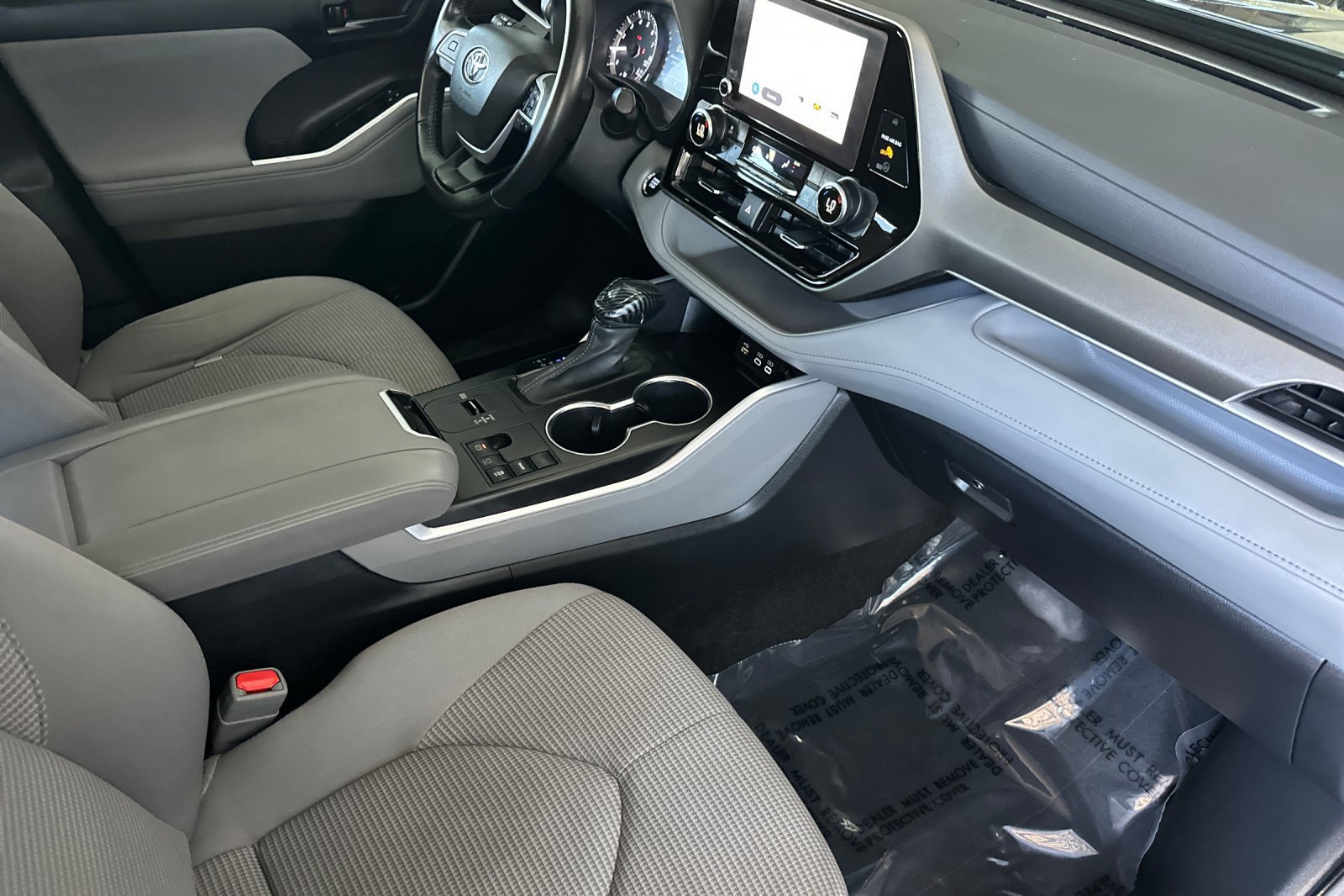Used 2023 Toyota Highlander LE FWD image 18